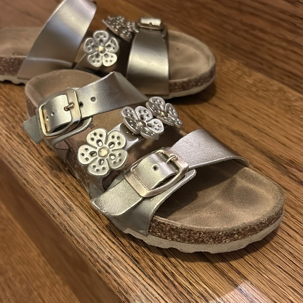 Girls sandals
